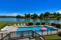 Luxury Lakeside Escape with Private Pool, Kayaks and Billiards – Masters Retreat - 4-Star