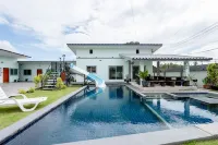 Luxurious 12-Bedroom Villa Retreat in Tambon Pong, Thailand - Wifi