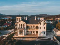 Maylands Lodge Hotels near Tabor College
