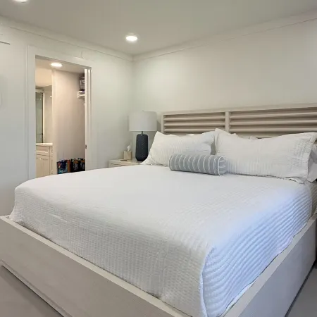 Sanibel Island Studio: Pool Access, Walk to Beach
