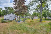 Shawano Lake Home: Beach Access, Partial Lake View - Homestays