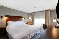 Four Points by Sheraton Toronto Mississauga - โรงแรมราคาถูก