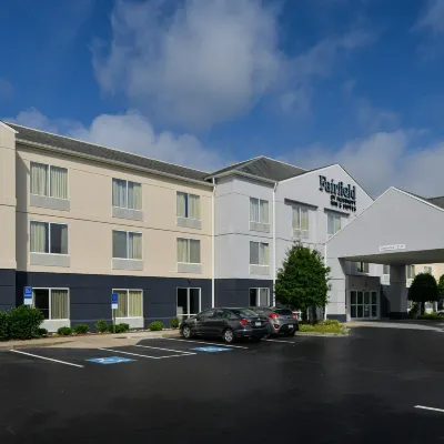 Fairfield Inn & Suites Charlotte Arrowood Hotels near Arrowood