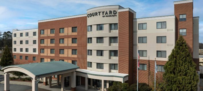 Courtyard Greensboro Airport グリーンズボロのホテル