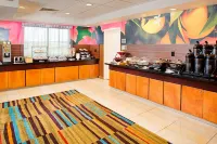 Fairfield Inn & Suites Jonesboro - Breakfast