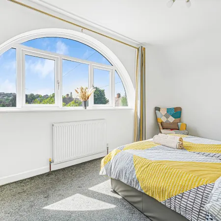 Villa Near Nottingham Hospital w/ Gardens