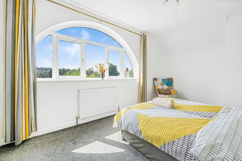 Villa Near Nottingham Hospital w/ Gardens - Villas