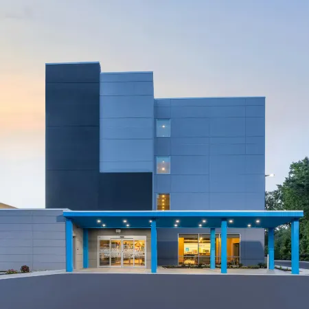 Tru by Hilton Commerce
