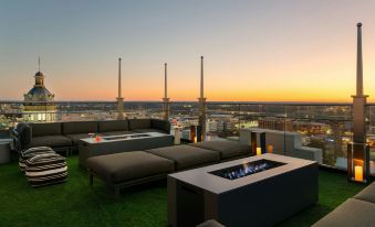 Moxy Columbia Downtown