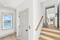 10 Br, Sleeps 26, Panoramic Views, Walk to Beach + Boardwalk, Directly on Lake - 4-Star