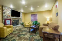 Cobblestone Inn & Suites - Corry - Parkplatz