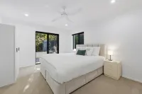 Poolside 2-bed Apartment Near Coolangatta - 3-Star