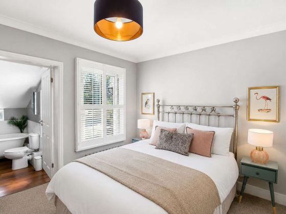 Stylish Hertford House - Ideal for Work or Leisure