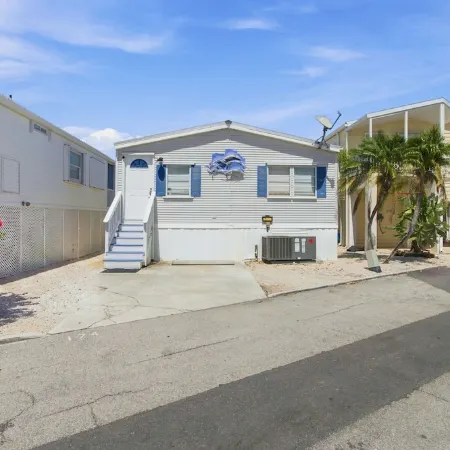 Oceanview Paradise AT Venture Out+4 Bikes & 2-2 Seat Kayaks! King & Queen Beds!