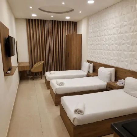 Weekend Hotel