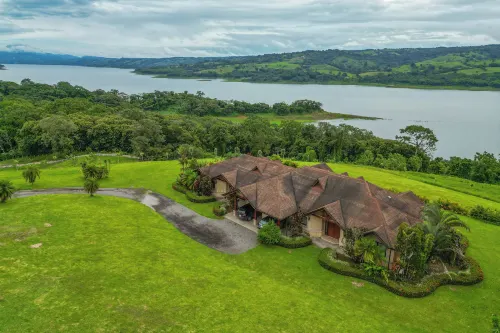 Lake & Volcano Views: 2-Unit Retreat w/ Hot Tub! - 2-Star
