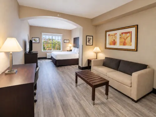 Country Inn & Suites by Radisson, Pensacola West, FL - Pet friendly