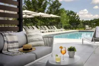 Omni Viking Lakes - Pools