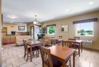 Econo Lodge Inn & Suites Hotels in Polk County