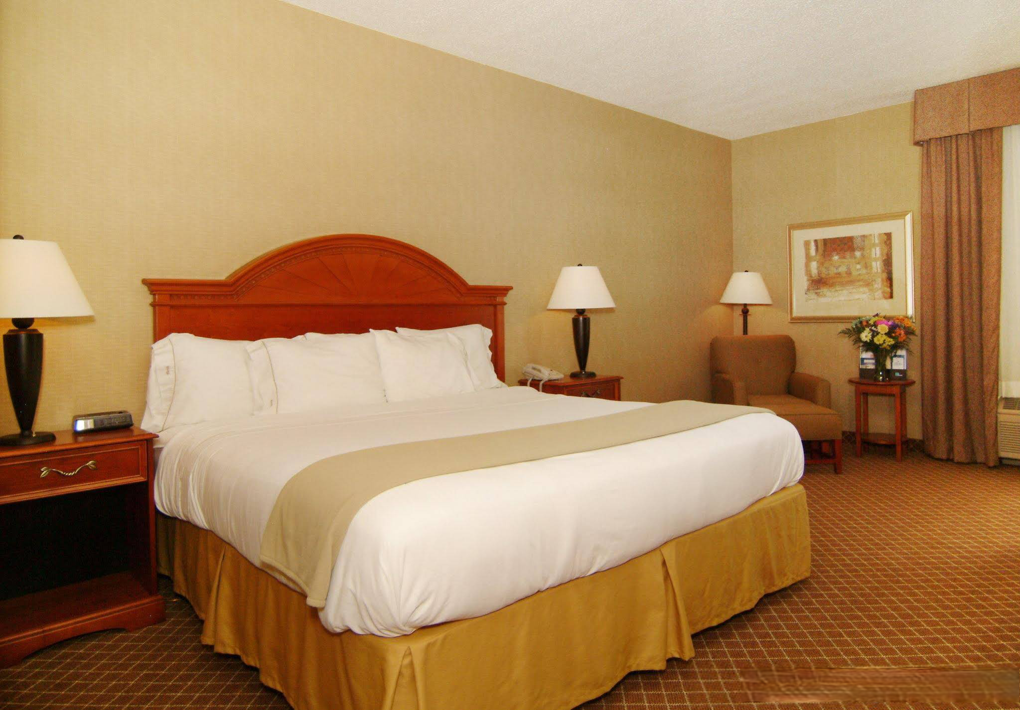 Holiday Inn Express & Suites - Interstate 380 at 33rd Avenue, an Ihg Hotel