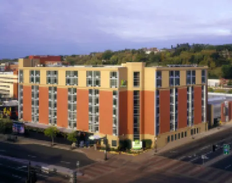 Holiday Inn ST. PAUL DOWNTOWN by IHG Hotels near Macalester College