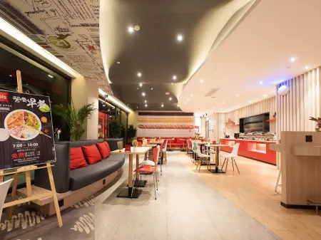 Ibis Hotel Отели рядом с достопримечательностью «Lanzhou University of Technology (Pengjiaping Campus)»