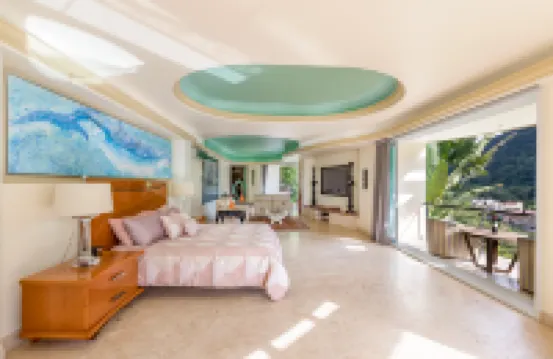 Luxury Beach Frontage Villa with Amazing Views for Rent