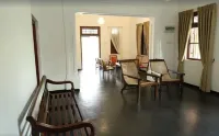 The Well House in Hikkaduwa, for 6 Guests, 3 Bedrooms, 3 Bathrooms