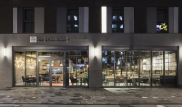 Hotel Indigo BERLIN - EAST SIDE GALLERY by IHG Hotels in Berlin