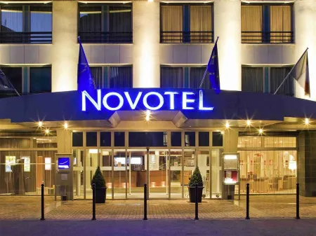 Novotel Lille Centre Gares Отели рядом с достопримечательностью «IESEG School Of Management»