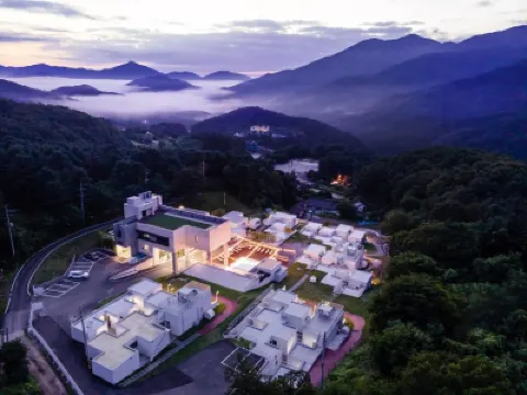 越山旅館 鄰近晨靜園藝樹木園的酒店