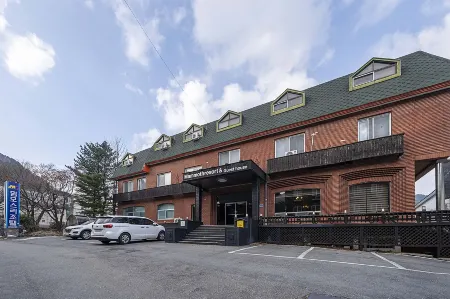 Seorak Hot Spring Mammoth Resotel Отели рядом с достопримечательностью «Biryong Falls»