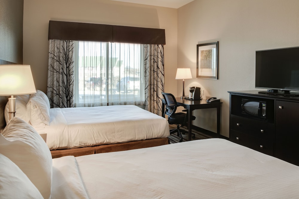 Holiday Inn Express & Suites Nevada, an Ihg Hotel