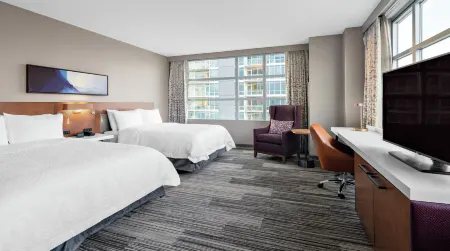 Hilton Garden Inn Chicago McCormick Place Отели рядом с достопримечательностью «Университет Чикаго»