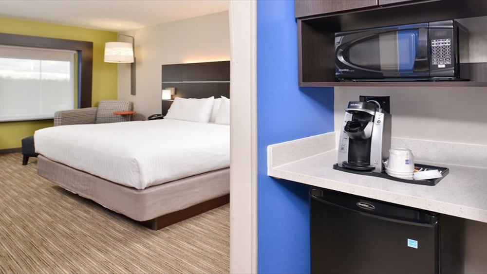 Holiday Inn Express & Suites - Parkersburg East, an Ihg Hotel