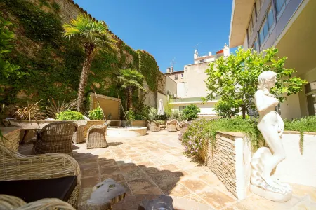 Best Western Premier Le Patio des Artistes - Cannes Отели рядом с достопримечательностью «Rue Meynadier»