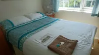Double with Shared Bathroom Sleeps 1-2 Located 5 Minutes from Heathrow (Dsbyr)
