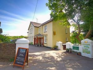 Castlemead Country House by The Sea