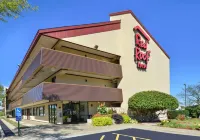 Super 8 by Wyndham Deerfield - Northbrook Hotels in Northbrook