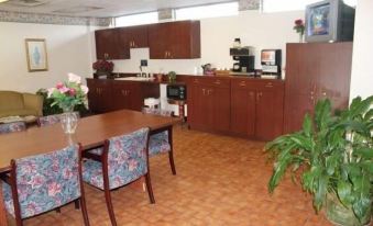 Studio 9 Inn & Suites - Housity