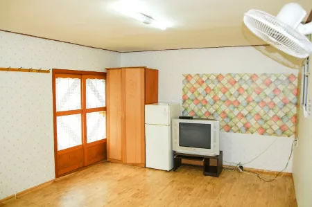 Goesan Geumseong Pension Отели рядом с достопримечательностью «Goesanho»