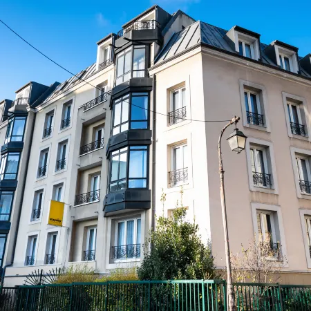 Staycity Aparthotels Paris Gare de l’Est Отели рядом с достопримечательностью «Кабаре Фоли-Бержер»