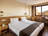Acta Pirámides Hotels near Carabanchel
