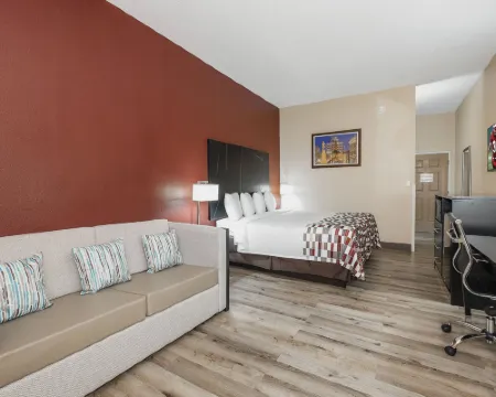 Red Roof Inn & Suites Macon Hotels in Macon