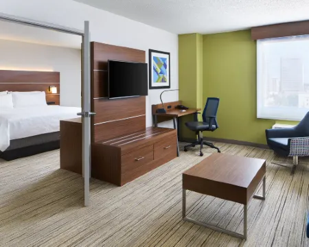 ホリデイ イン エクスプレス リッチモンド ダウンタウン リッチモンドのホテル