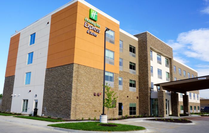 Holiday Inn Express & Suites OMAHA - MILLARD AREA by IHG