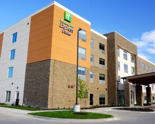 Holiday Inn Express & Suites OMAHA - MILLARD AREA by IHG Hotels in Omaha