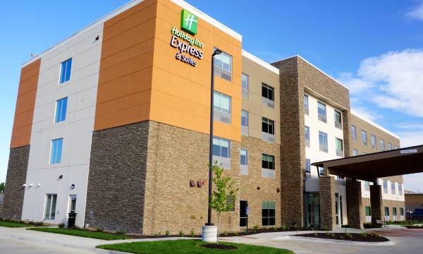Holiday Inn Express & Suites Omaha - Millard Area by IHG
