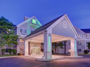 Holiday Inn & Suites Milwaukee Airport