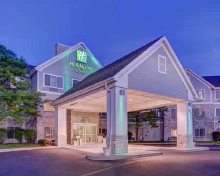 โรงแรม ฮอลิเดย์ อินน์ โฮเทล แอนด์ สวีทส์-มิลวอกี แอร์พอร์ต บาย IHG โรงแรมในมิลวอกี